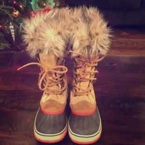 Sorel name brand fuzzy boots